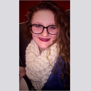 Meet your Posher, Chloe